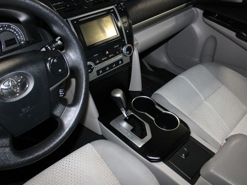 Used 2012 Toyota Camry LE FWD image 14