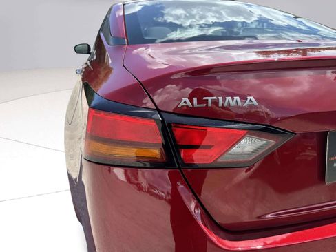 Used 2024 Nissan Altima 2.5 SV FWD image 14