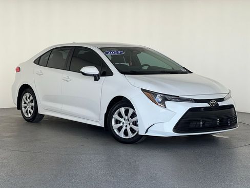 Used 2025 Toyota Corolla LE w/ Convenience Package image 38