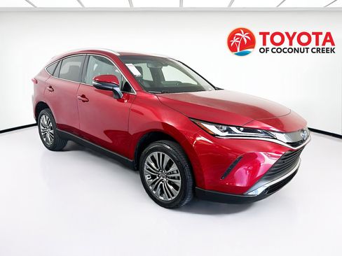 Used 2024 Toyota Venza XLE AWD/4WD image 1