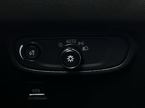Used 2024 GMC Terrain SLE w/ Driver Convenience Package FWD image 24