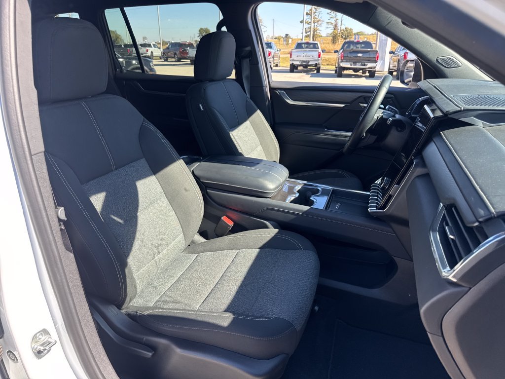 Used 2025 GMC Acadia Elevation FWD image 12