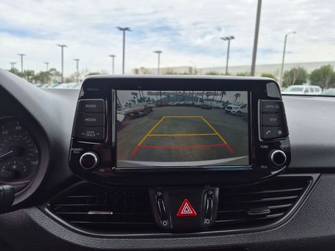 Used 2018 Hyundai Elantra GT image 16