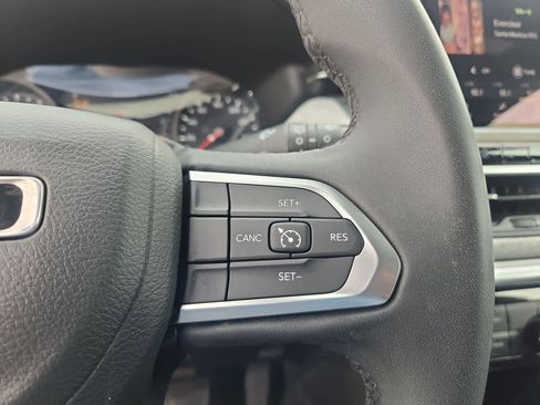 Used 2023 Jeep Compass Latitude image 24