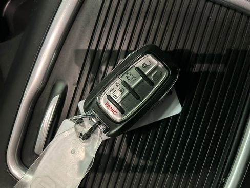 Used 2024 Chrysler Pacifica Touring-L image 22