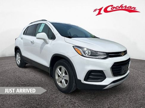 Used 2019 Chevrolet Trax LT w/ Sun & Sound Package FWD image 1