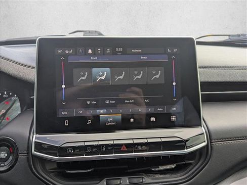 Used 2023 Jeep Compass Limited image 10