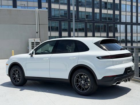 Certified 2026 Porsche Cayenne AWD/4WD image 3