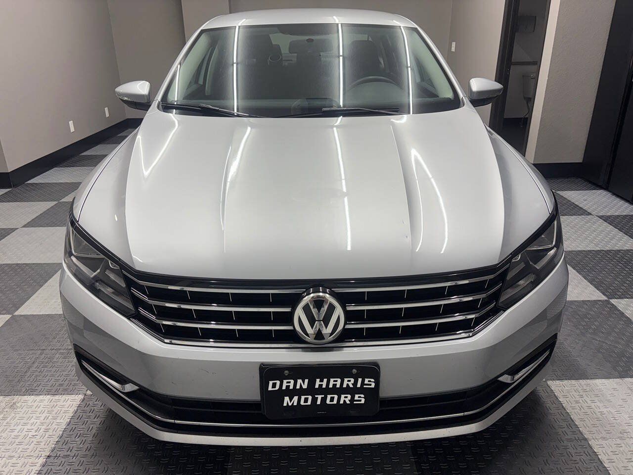 Used 2017 Volkswagen Passat 1.8T S FWD image 4