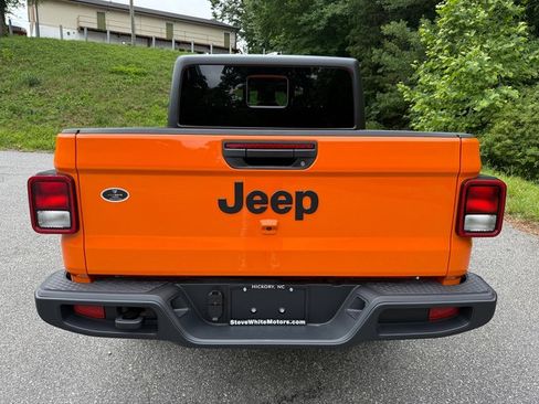 New 2025 Jeep Gladiator Sport image 8