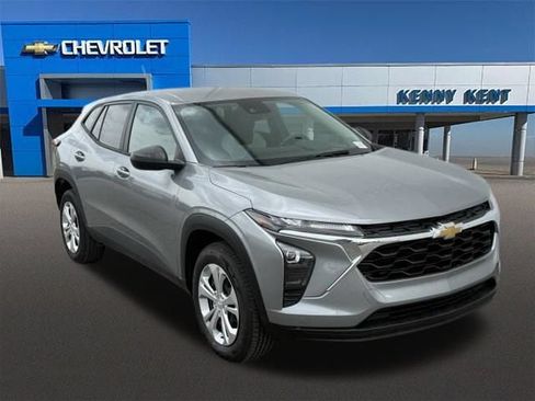 Used 2024 Chevrolet Trax LS FWD image 1