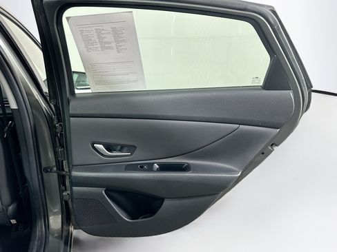 Used 2025 Hyundai Elantra SEL FWD image 32