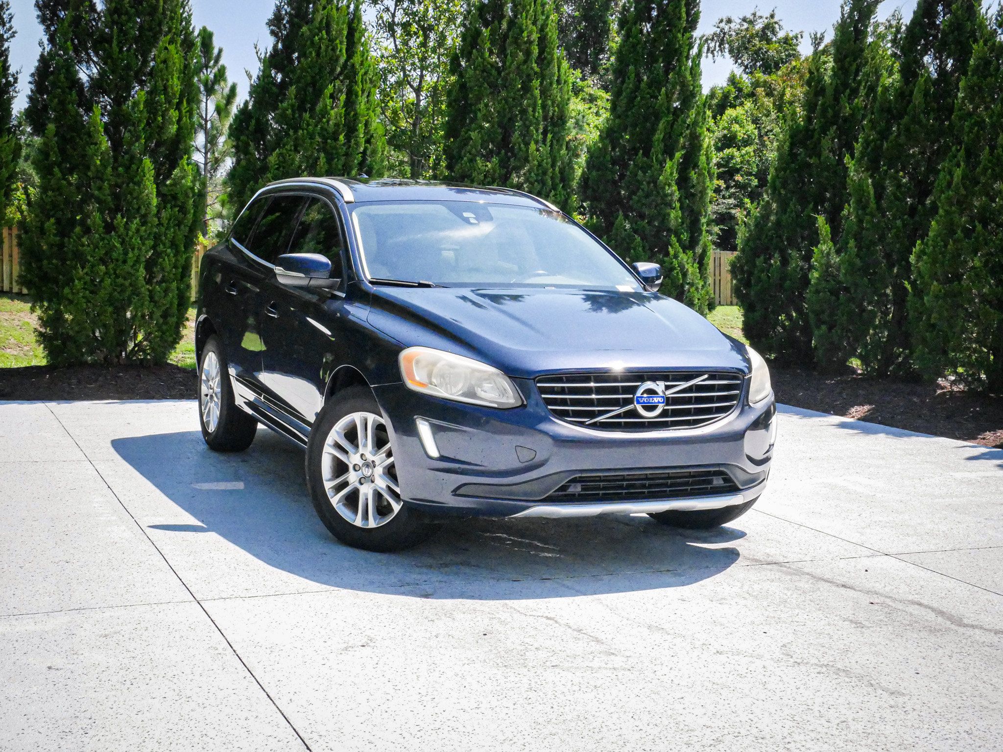 Used 2015 Volvo XC60 T5 Premier w/ Proximity Package FWD image 2