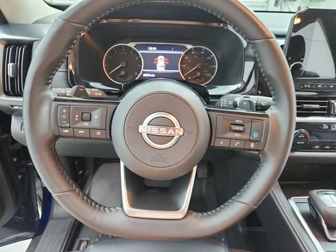 Used 2025 Nissan Pathfinder SL FWD image 23