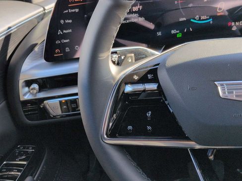 New 2025 Cadillac Lyriq Luxury image 15