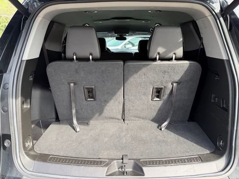 Used 2023 GMC Acadia SLT image 7