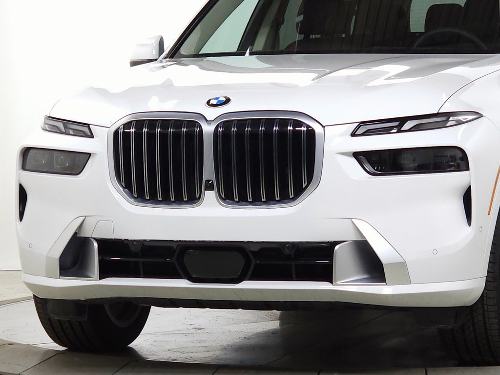 Used 2026 BMW X7 xDrive40i AWD/4WD image 3