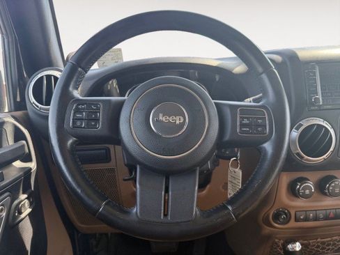 Used 2012 Jeep Wrangler Unlimited Rubicon w/ Connectivity Group AWD/4WD image 8
