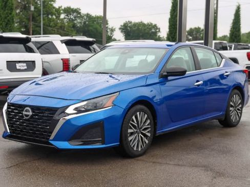 Used 2025 Nissan Altima 2.5 SV FWD image 6