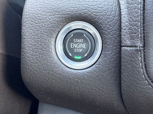 Used 2022 GMC Yukon XL Denali w/ Denali Premium Package image 7