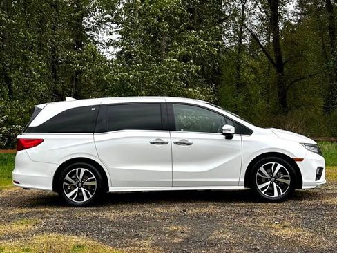 Used 2020 Honda Odyssey Elite image 2