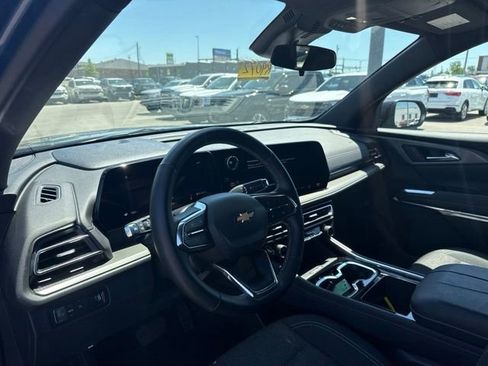 Certified 2025 Chevrolet Traverse LT FWD image 8