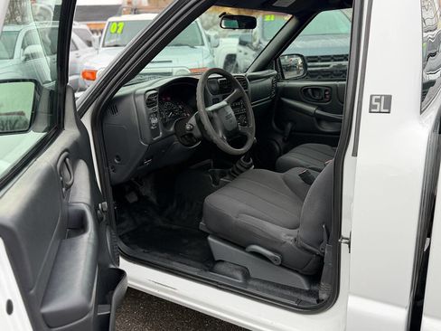 Used 2003 GMC Sonoma SL w/ Convenience Package image 61