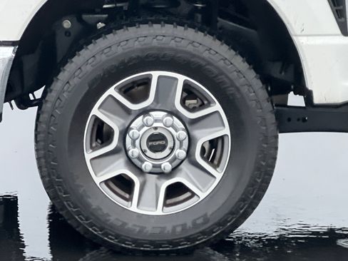 Used 2024 Ford F350 Lariat image 26