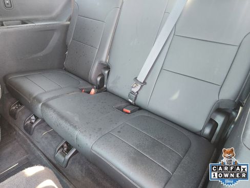 Used 2023 Chevrolet Traverse LT w/ Rear Camera Mirror Package image 35