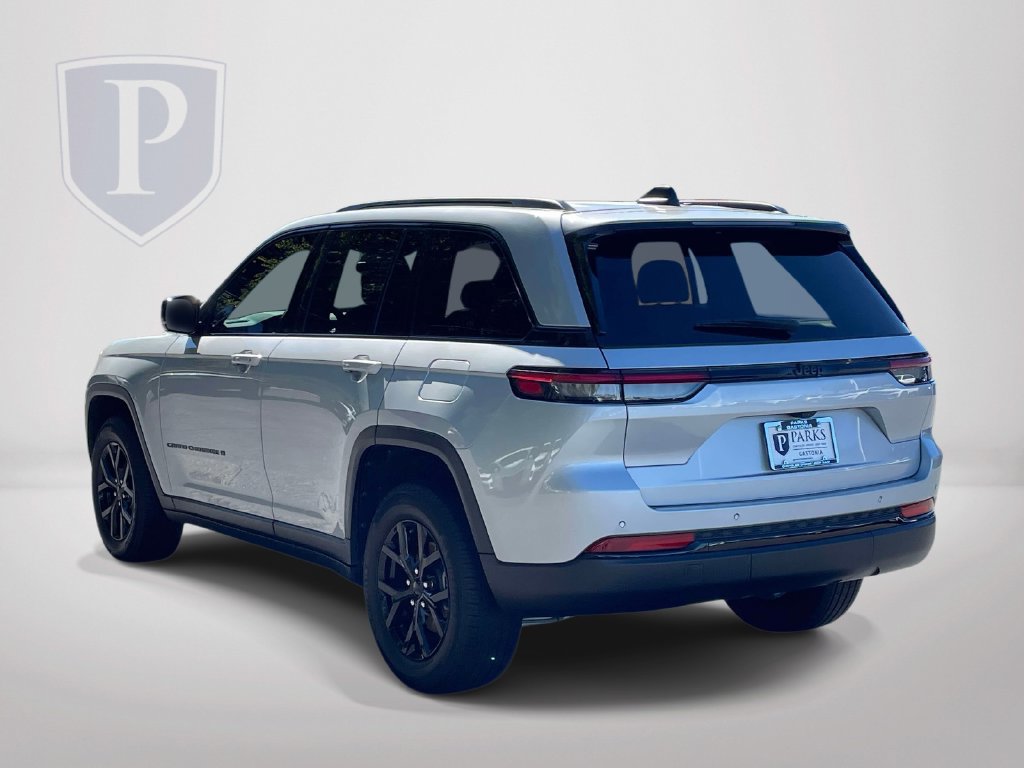 Certified 2024 Jeep Grand Cherokee Altitude RWD image 6