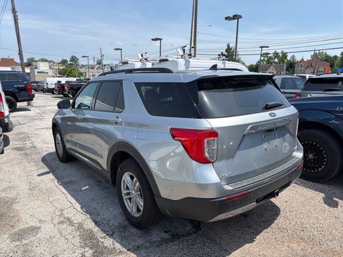 Used 2023 Ford Explorer XLT w/ Equipment Group 202A AWD/4WD image 9