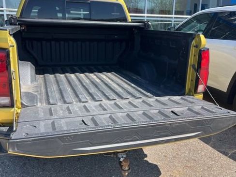 Used 2023 Chevrolet Colorado Z71 w/ Z71 Convenience Package 2 image 5