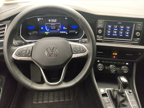 Used 2024 Volkswagen Jetta SE w/ Panoramic Sunroof Package FWD image 22