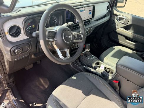 Certified 2025 Jeep Wrangler Unlimited Sahara AWD/4WD image 13