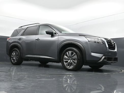 Used 2025 Nissan Pathfinder SV AWD/4WD image 41