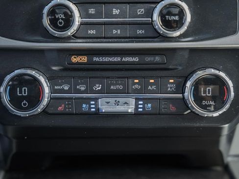 Used 2022 Ford F250 Lariat w/ Lariat Ultimate Package AWD/4WD image 27