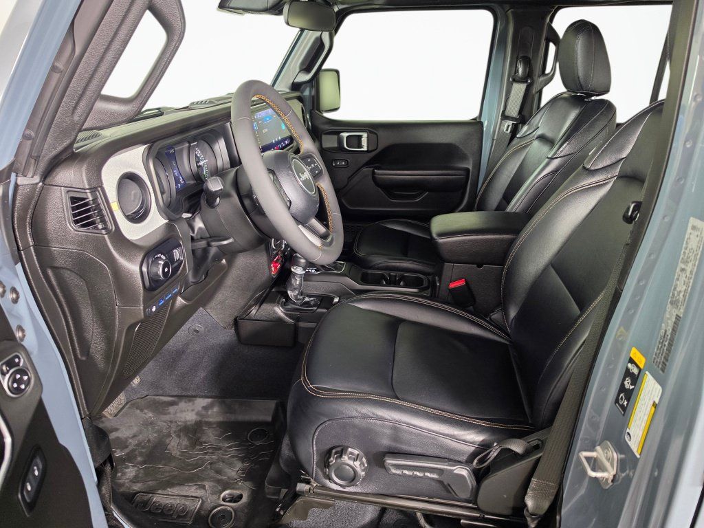 Used 2024 Jeep Wrangler Unlimited AWD/4WD image 30