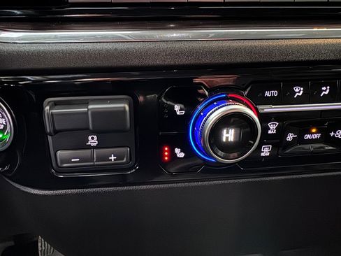 Certified 2025 GMC Sierra 2500 SLT image 23