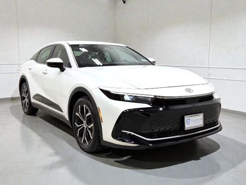 Used 2024 Toyota Crown XLE image 4