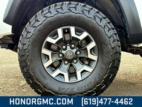 Used 2020 Toyota Tacoma TRD Off-Road image 12