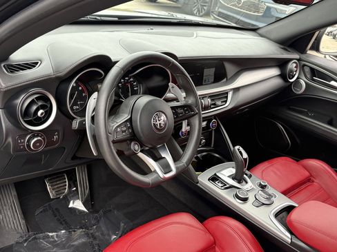 Used 2023 Alfa Romeo Stelvio Veloce image 16