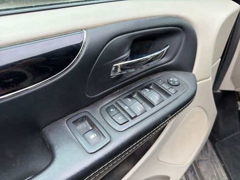 Used 2019 Dodge Grand Caravan SXT FWD image 7