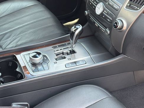 Used 2013 Hyundai Equus Signature RWD image 19