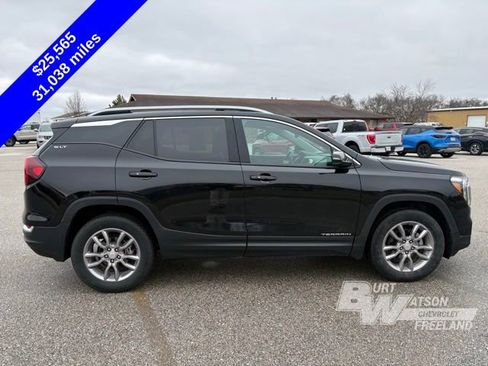 Used 2024 GMC Terrain SLT image 8
