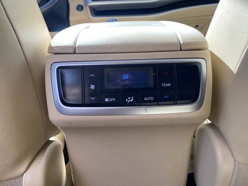 Used 2019 Toyota Highlander XLE image 27