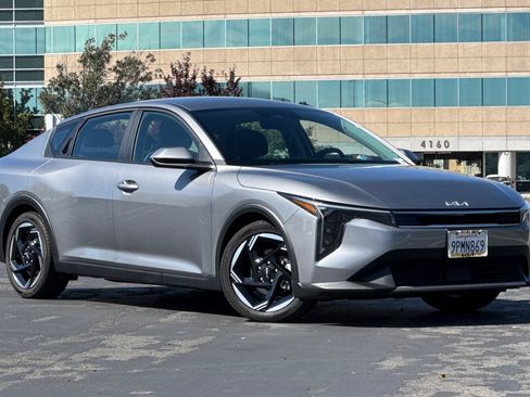 Used 2025 Kia K4 EX FWD image 2