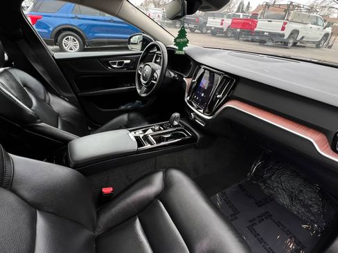 Used 2023 Volvo S60 T8 Plus image 33
