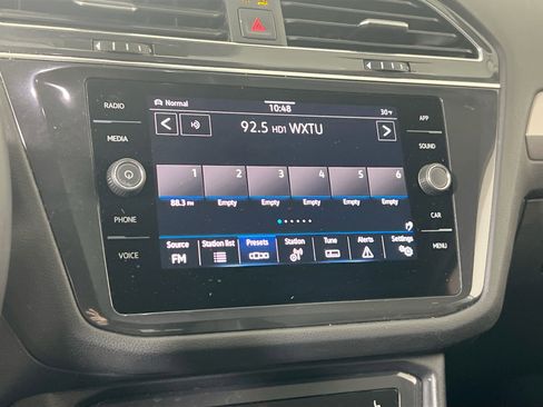 Used 2022 Volkswagen Tiguan SE image 14