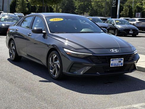 Used 2025 Hyundai Elantra Sport FWD image 5