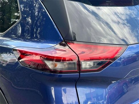 Used 2023 Nissan Rogue SV image 8